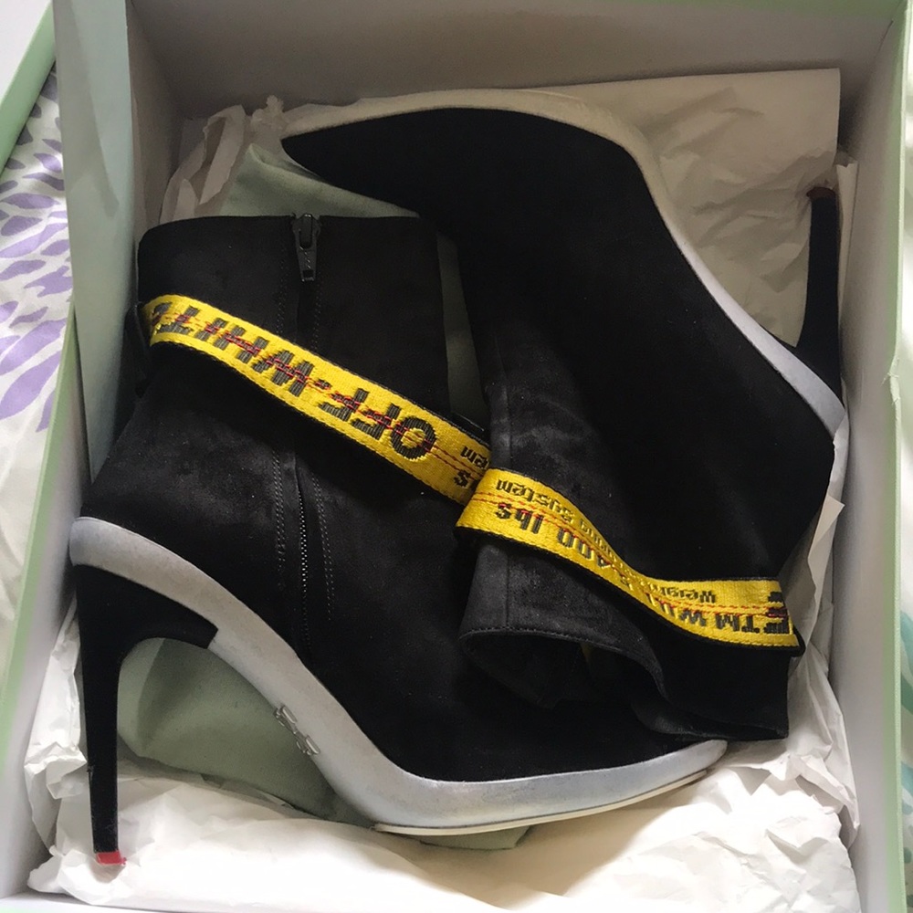 Off white booties ... size 37 suede